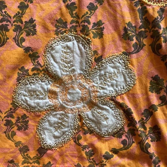 Vintage Inner Child LS tee shirt with embroidered flowers - Picture 4 of 8